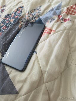 Huawei p20 pro dual sim čierny v peknom stave 6gb rám 128gb - 2