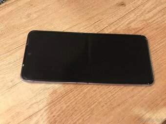 Samsung Z Flip 4 po čerstvej výmene hlavného lcd - 2