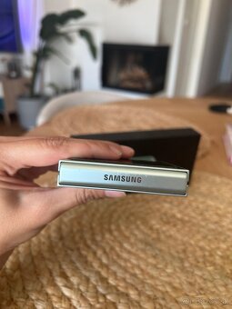 Samsung Galaxy Z Flip 6 - 2