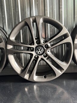 #53 Elektróny originál VW r17 - 2