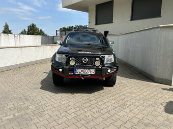 Nissan Navara DoubleCab 3.0 V6 dCi Platinum A/T Long - 2