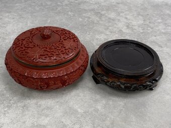 Čínska dóza s poklopom cinnabar s modrým emailom - 2