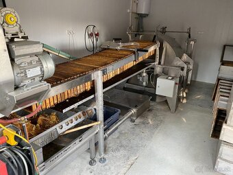 Predám linku na vytáčanie medu. - 2