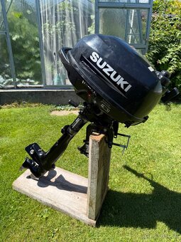 Lodný motor suzuki 2,5 - 2