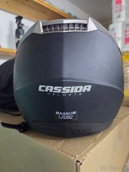 Predam tieto prilby - 2