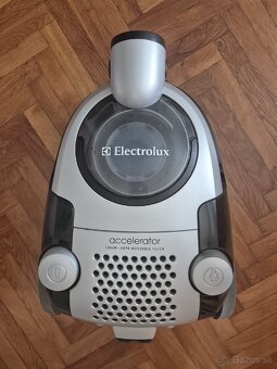 NEFUNKCNY vysavac electrolux - 2