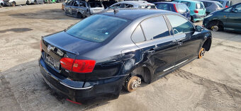 Lacno rozpredám VW Jetta na náhradné diely - 2