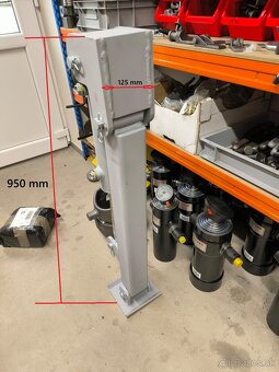 Oporná hydraulická noha na vlečku - 2