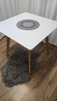 biely jedalensky stol 80×80cm, dubove nohy - 2