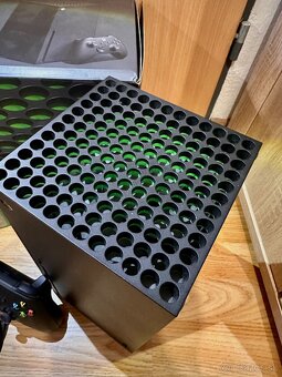 XBOX SERIES X 1TB - ako nový - 2