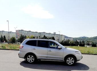 SUV Hyundai Santa Fe - 2