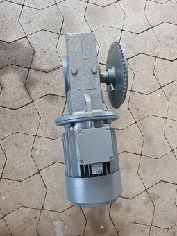 Predám šnekovú prevodovku ZTS veľkosť 80" - 2