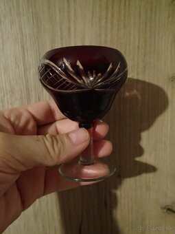 Rubínové sklo poháre cca 9cm - 2