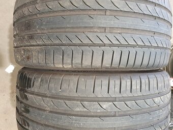 255/40 R20 - 2