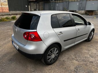 Predam volkswagen golf V 1.9 tdi - 2