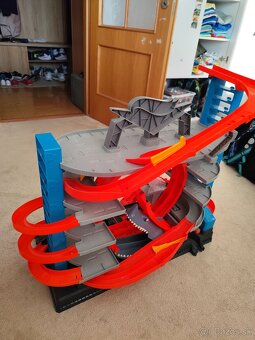 Hotwheels garáž žralok - 2