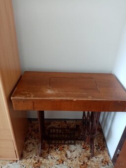 Šijací stroj starožitnosť - 2