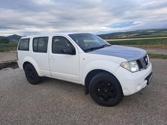 Nissan Pathfinder - 2