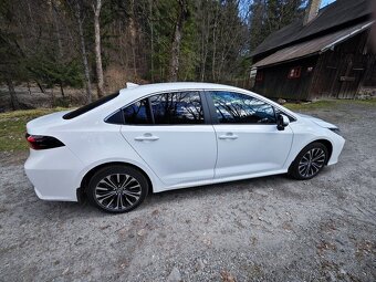 predam TOYOTA Corolla 1,8 hybrid STYLE 2024, len 4700km - 2