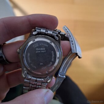 Hodinky CASIO Quartz Japan – funkčné, treba vymeniť batériu - 2