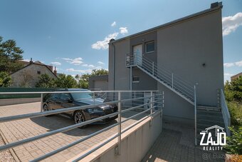 Priestranný RD s dvoma bytovými jednotkami Trenčín - 2