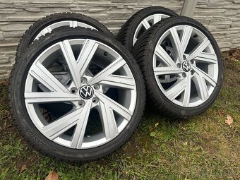 Volkswagen Golf 8 zimná sada R18 Bergamo - 2