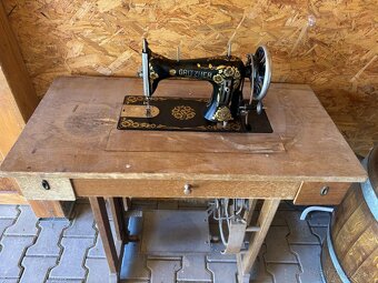 Šijací stroj - 2