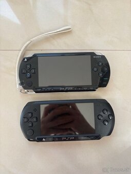 2x Playstation Portable + Hry - 2