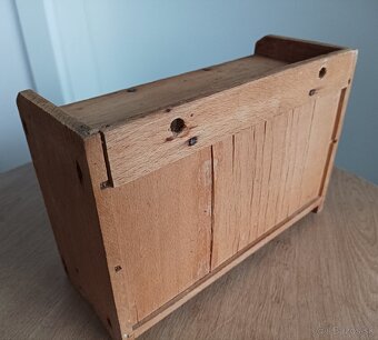 Polička s keramickými koreničkami - Ditmar Urbach - 2