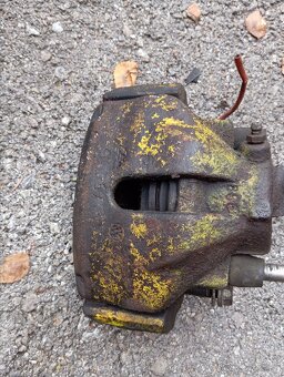 Brzdový strmeň Audi A4 b6 - 2