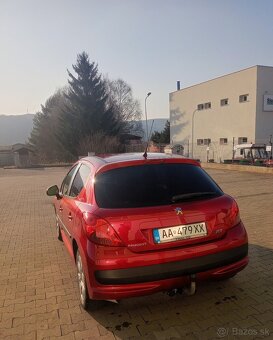 207 - slušne auto - 2