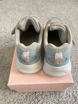 Dievčenské botasky veľ. 28 s motýlikom - 2