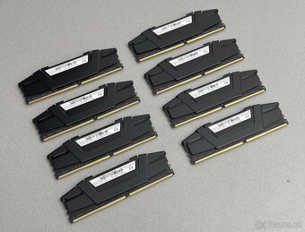2x G.SKILL Ripjaws V DDR4-3000 32 GB (4×8 GB) - 2