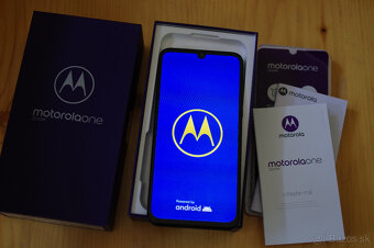 MOTOROLA ONE ZOOM - 2