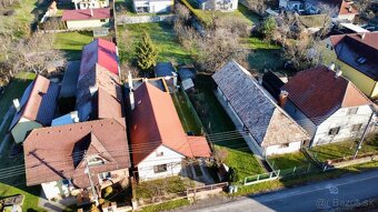Na predaj veľký pozemok 1459 m² so starším RD v Bystričanoch - 2