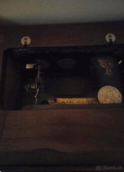 Starý šijací stroj Singer - 2