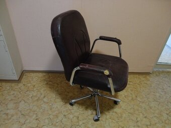 Kancelárska Stolička - kožená - 2
