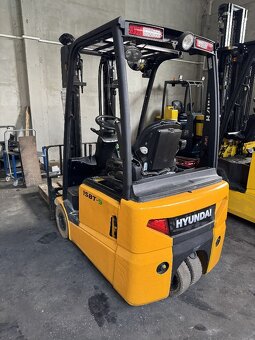 Jazdený vysokozdvižný vozík 1500 kg. - 2