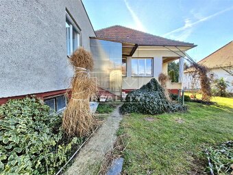 Na predaj príjemný 4 izbový rodinný dom na pozemku 995... - 2