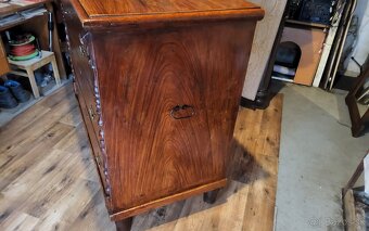 Komoda - 2