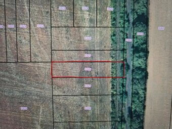 Predám slnečný rovinatý pozemok - 2