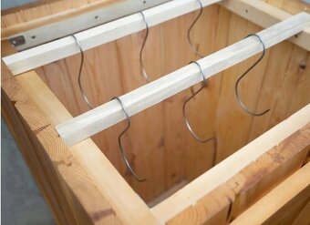 Drevená udiareň s ohniskom - 2