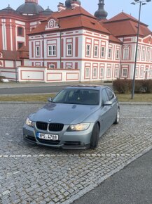BMW E90 330i SportPaket - 2