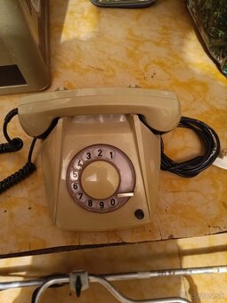 Retro pevná linka - 2