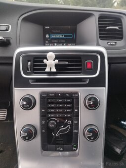 Volvo S60 D3 R-Design - 2