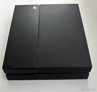 PS4 500 GB v 100% stave - 2