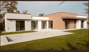 Moderný 4 izbový bungalovu bazénom a garážovej v... - 2