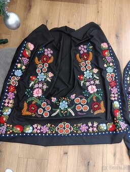 Vyšívaná sukňa so zásterou - 2