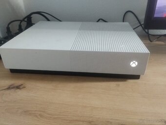 Xbox one S 750gb - 2