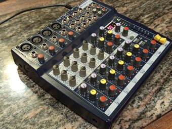 Mixážny pult "Soundcraft  Notepad 124FX" - 2
